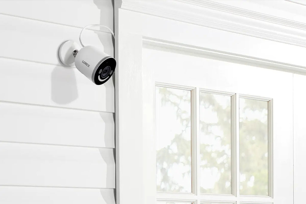 Lorex 4K Spotlight Indoor/Outdoor Wi-Fi 6 Camera (32GB) – view 6